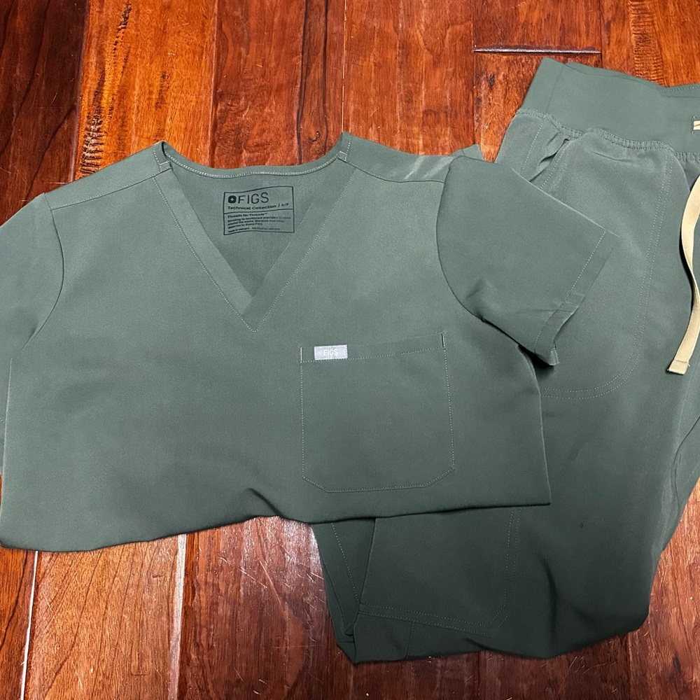 Figs Olive Scrub Ensemble